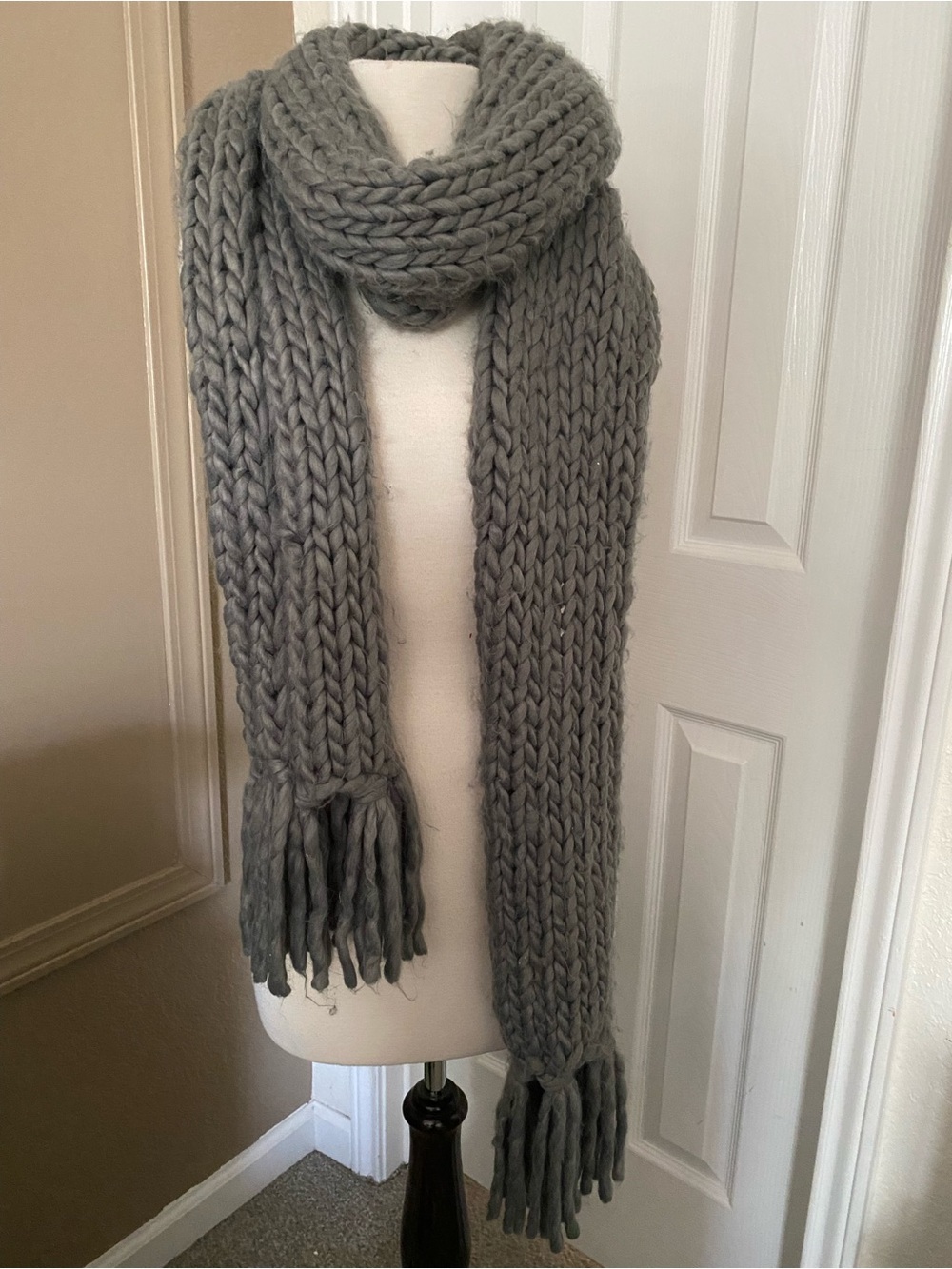 Vero Moda Zally Extra Long Fringed Chunky Knit Scarf and Hat